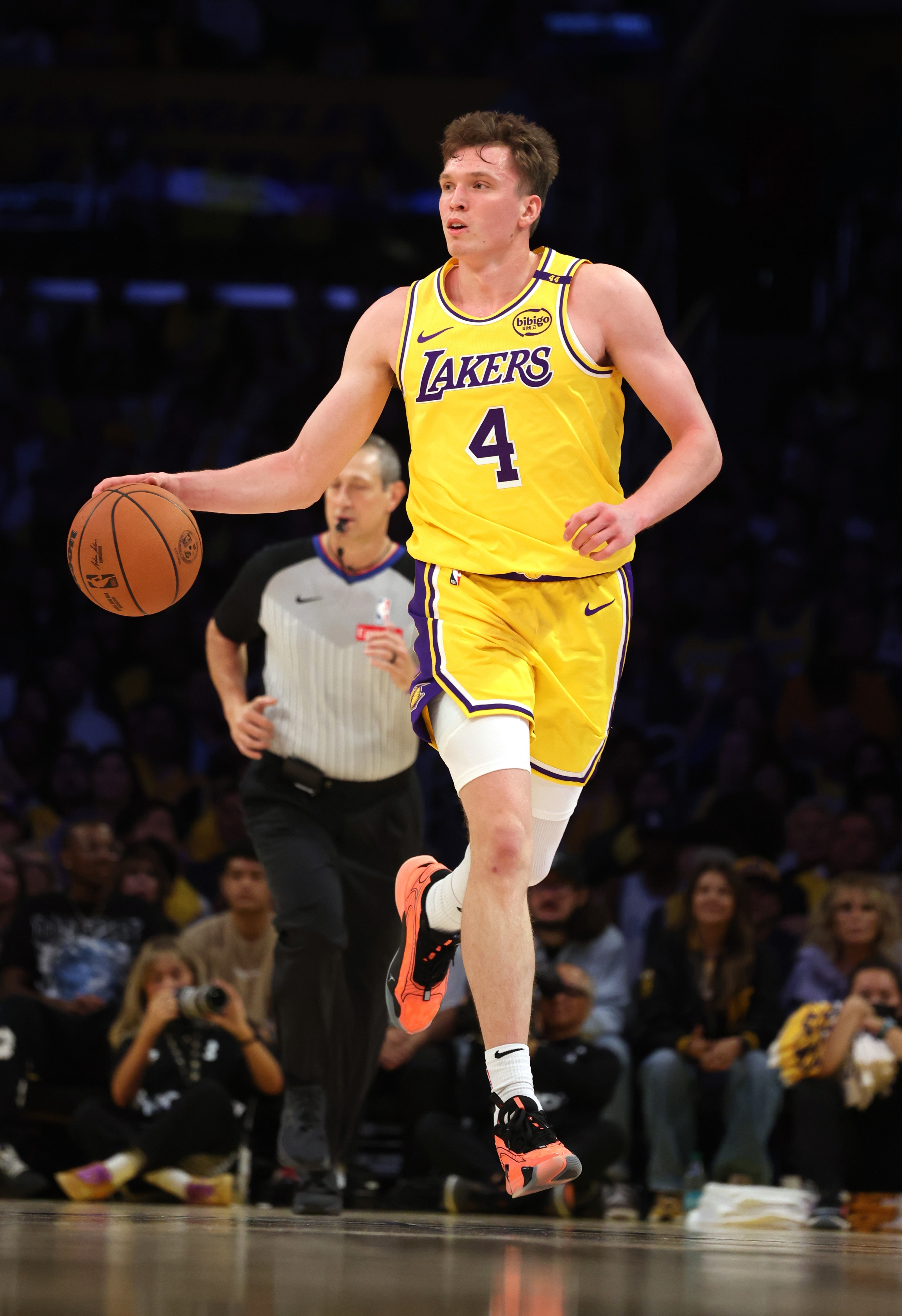 湖人客场不敌灰熊痛失