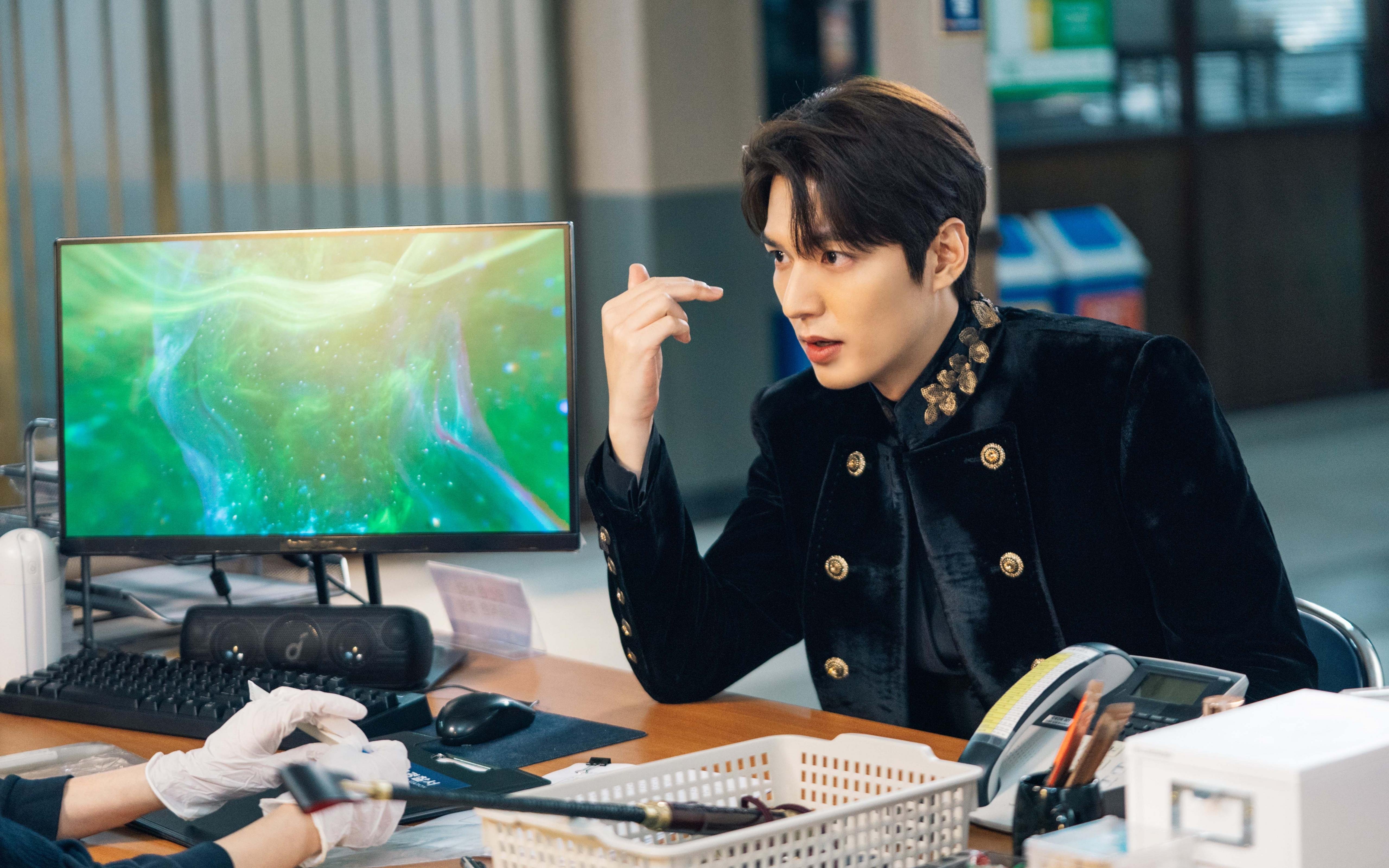 年度焦点之战之夜！姆巴佩双响刷新纪录，改写足坛历史