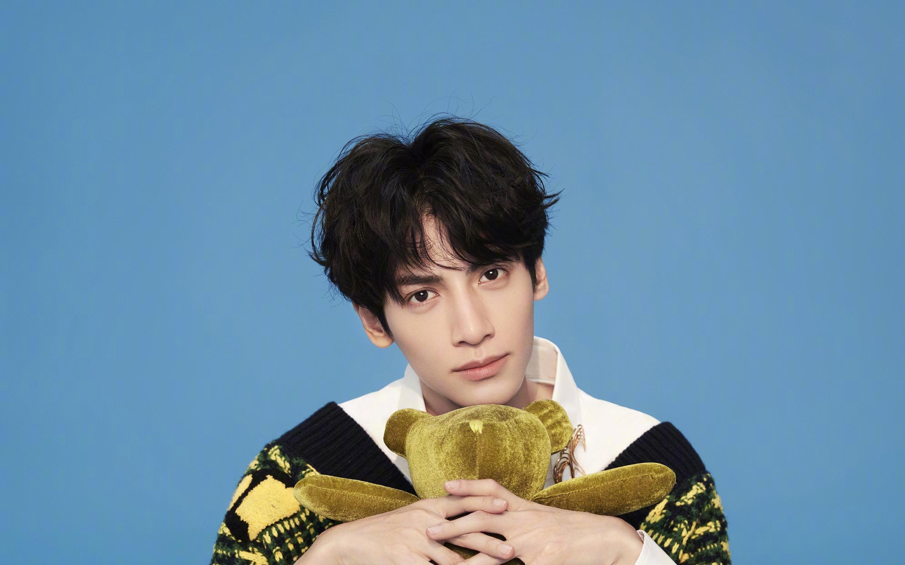 篮网铁血防守令新疆窒息，西甲国家德比浓眉上演王者归来